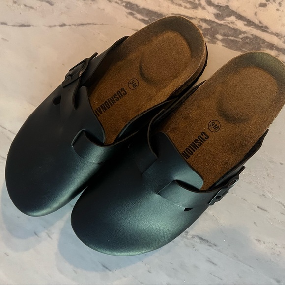 NWOT black clogs - Picture 2 of 3